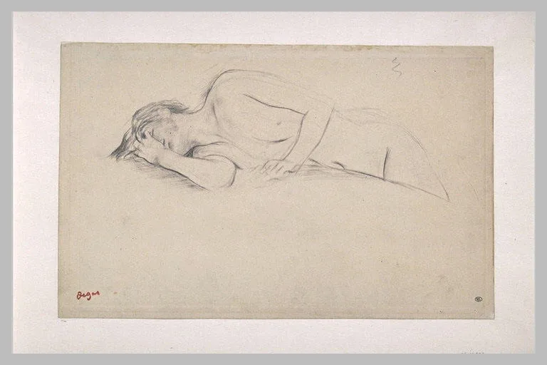 Femme nue, la tête dans une main, allongée sur le ventre