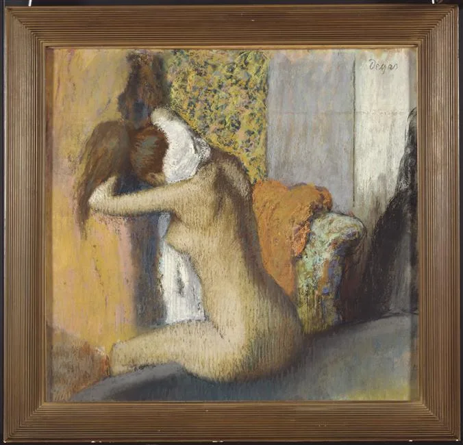 Apres le bain, femme nue s'essuyant la nuque