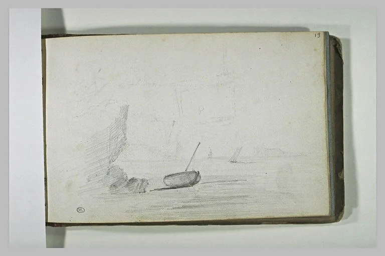 Barque échouée près des rochers et deux bateaux sur l'eau