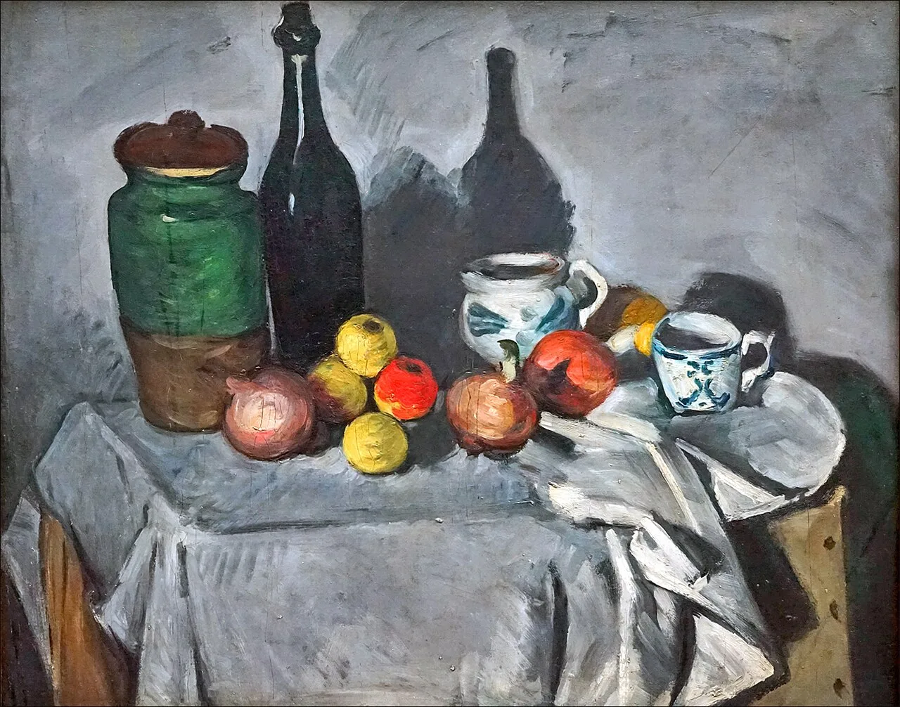 Pots, bouteille, tasse et fruits