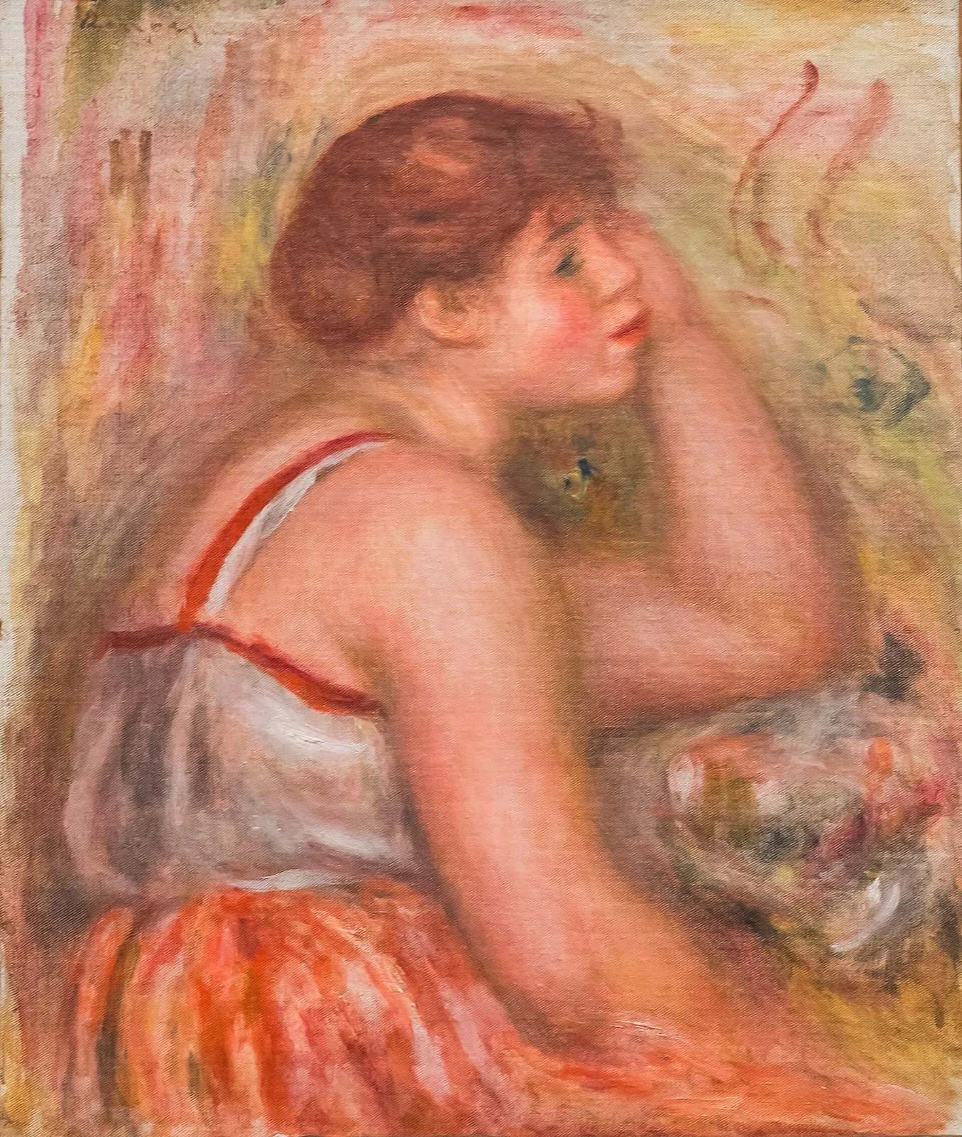 Femme assise de profil